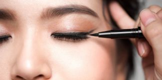 how to keep eye liner from smudging
