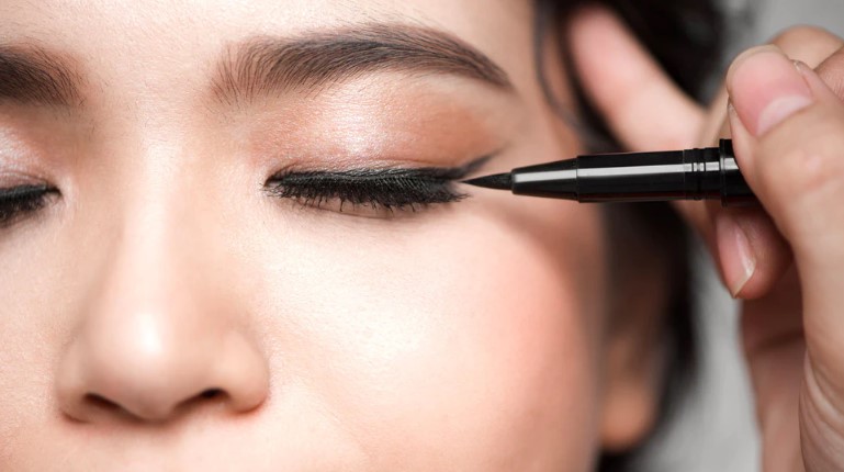 The Useful Tips on How to Keep Eye Liner from Smudging