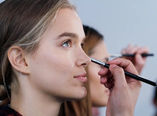 Which is the Better Option: Applying Concealer Before or After Foundation?